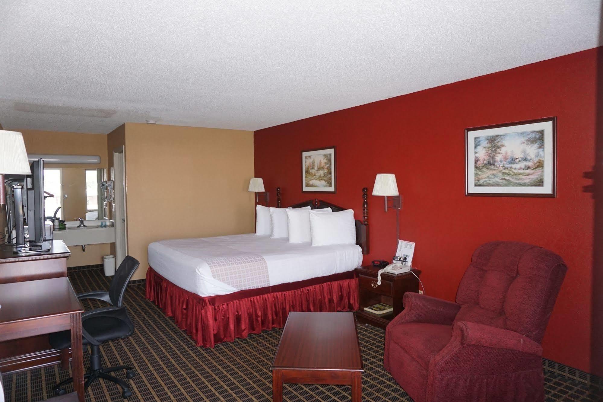 Star Plus Inn & Suites Selmer ภายนอก รูปภาพ